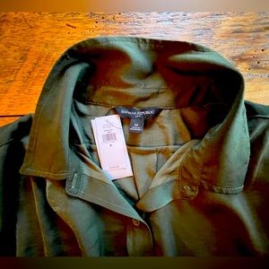 NWT-Banana Republic Silk Shirt